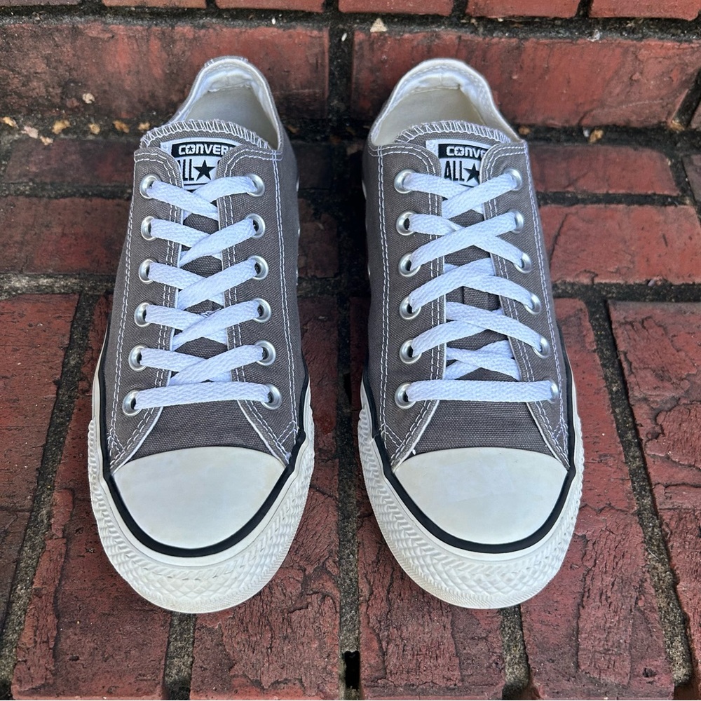 CONVERSE CHUCK TAYLOR ALL STARS Men’s size 6 Women’s size 8 Sneakers